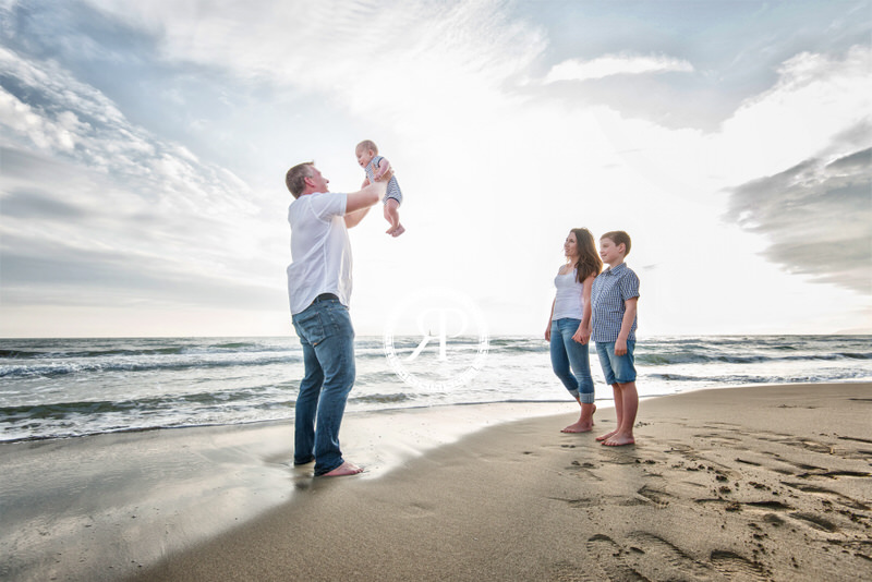 ritratto di famiglia in spiaggia